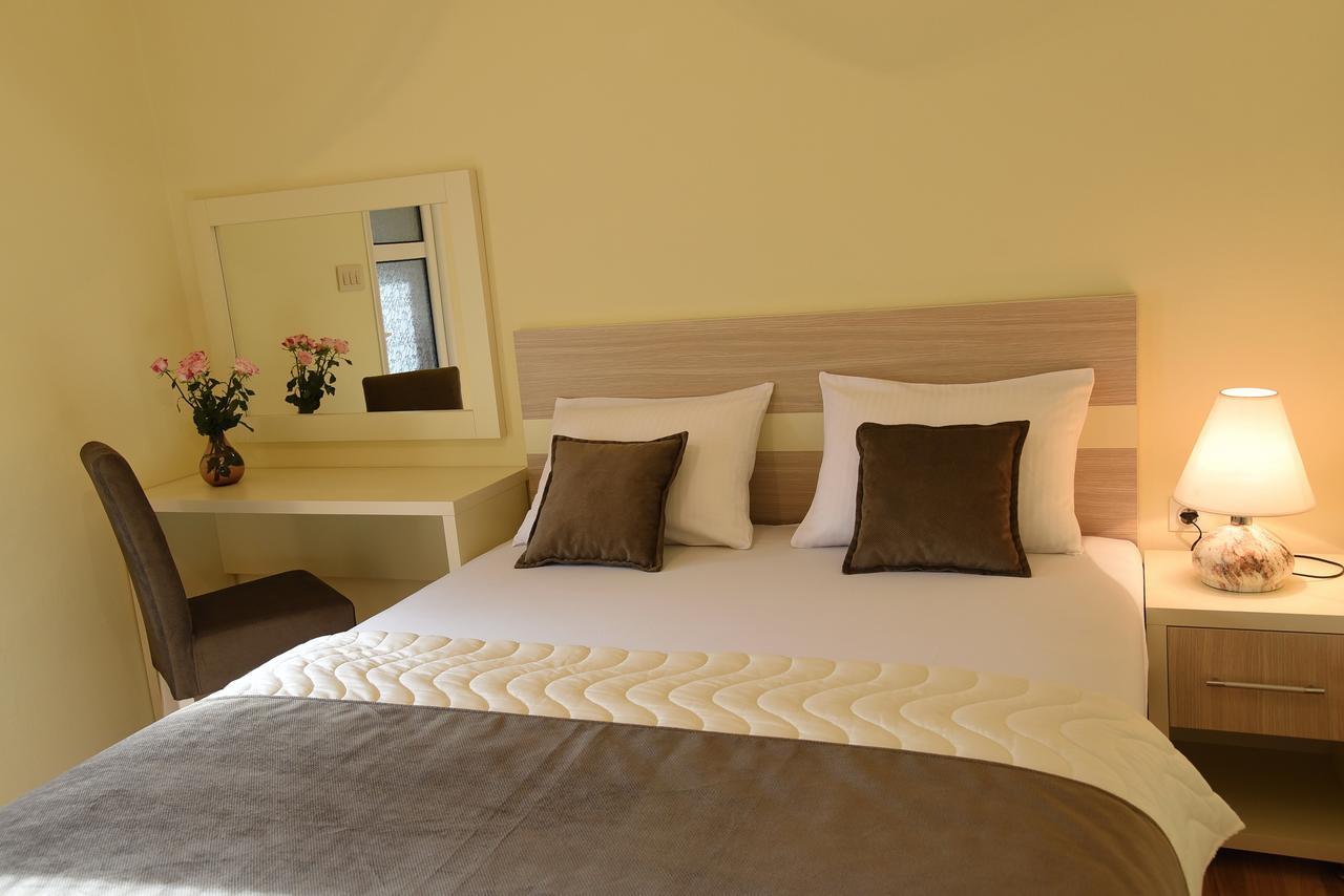 Apartments & Rooms Jelka Котор Экстерьер фото