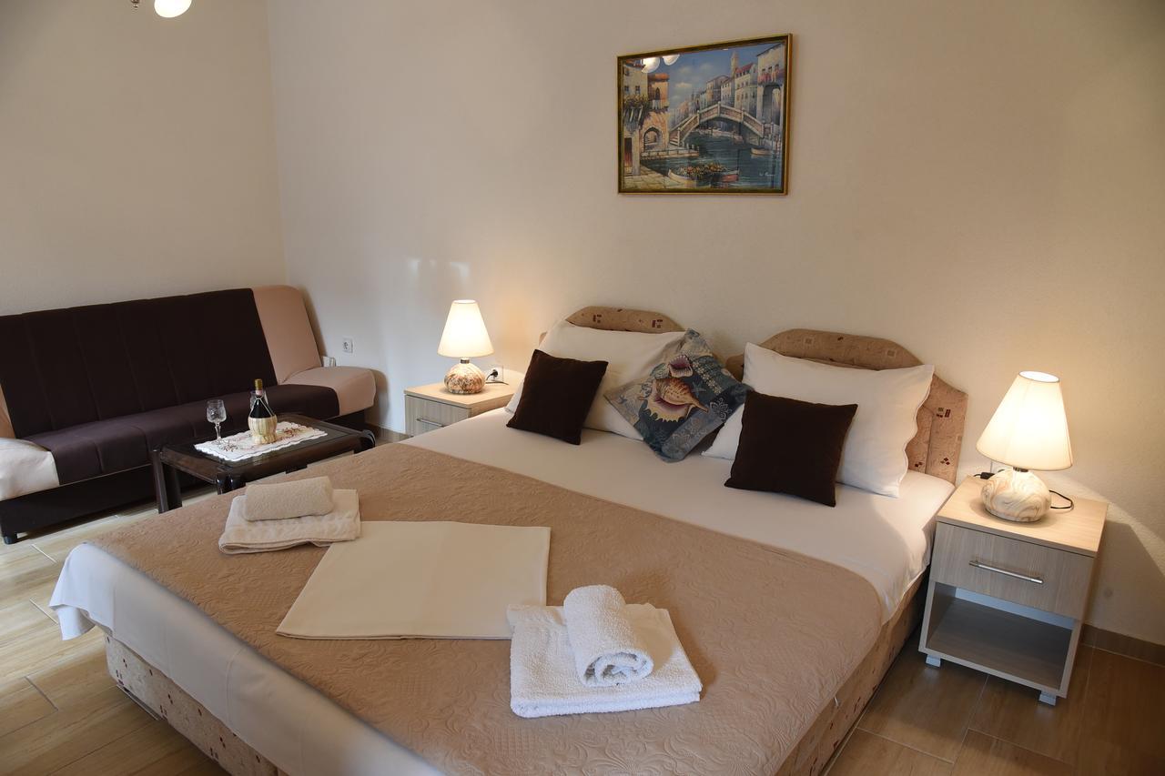Apartments & Rooms Jelka Котор Экстерьер фото